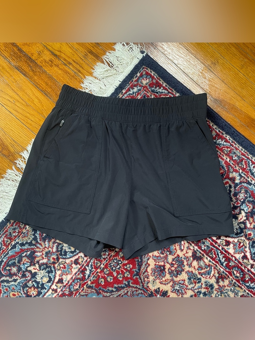 Athleta Wayfind Shorts in Black